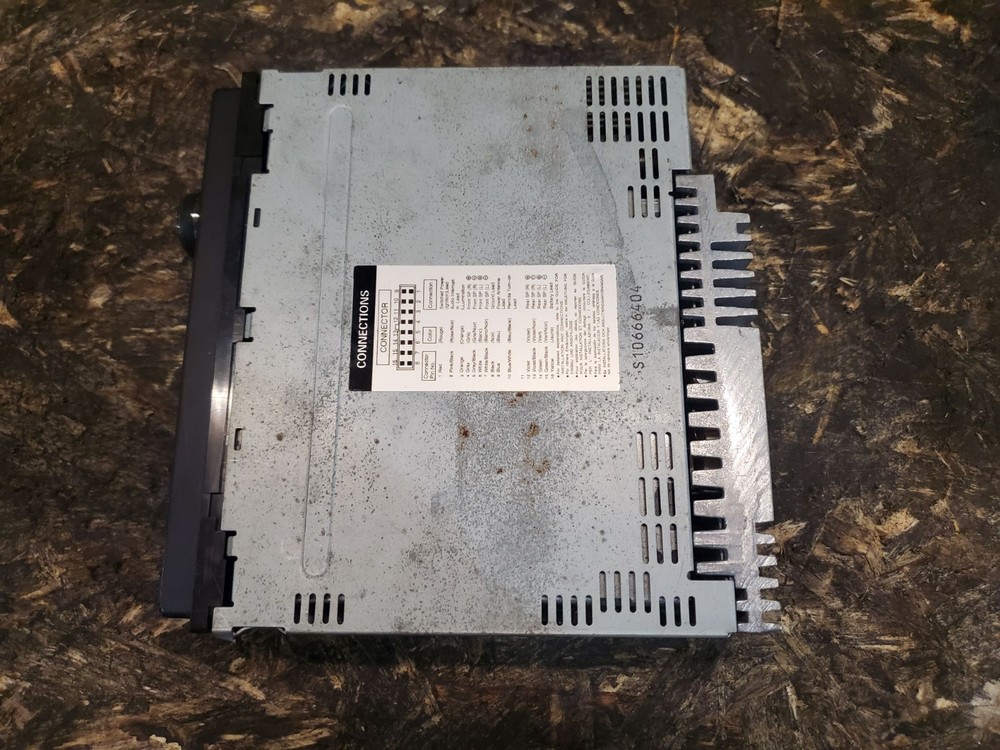 Alpine CDE-121 Radio Head Unit