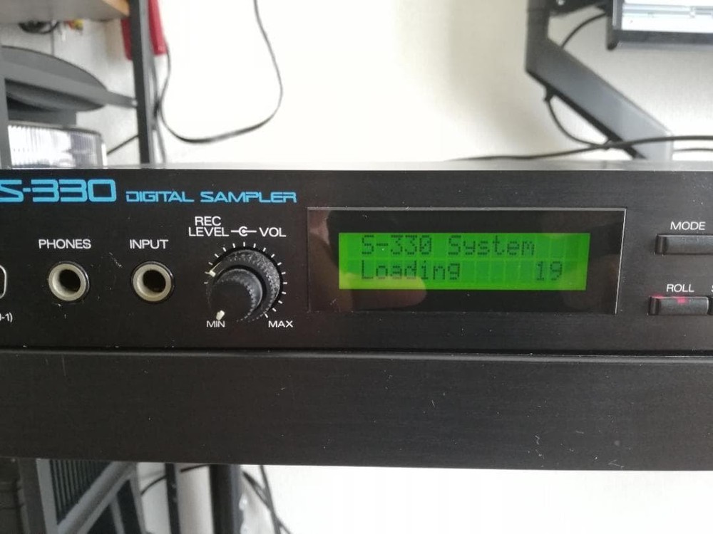 Roland S-330 Digital Sampler Rack Mount Vintage Sampler Tested Working
