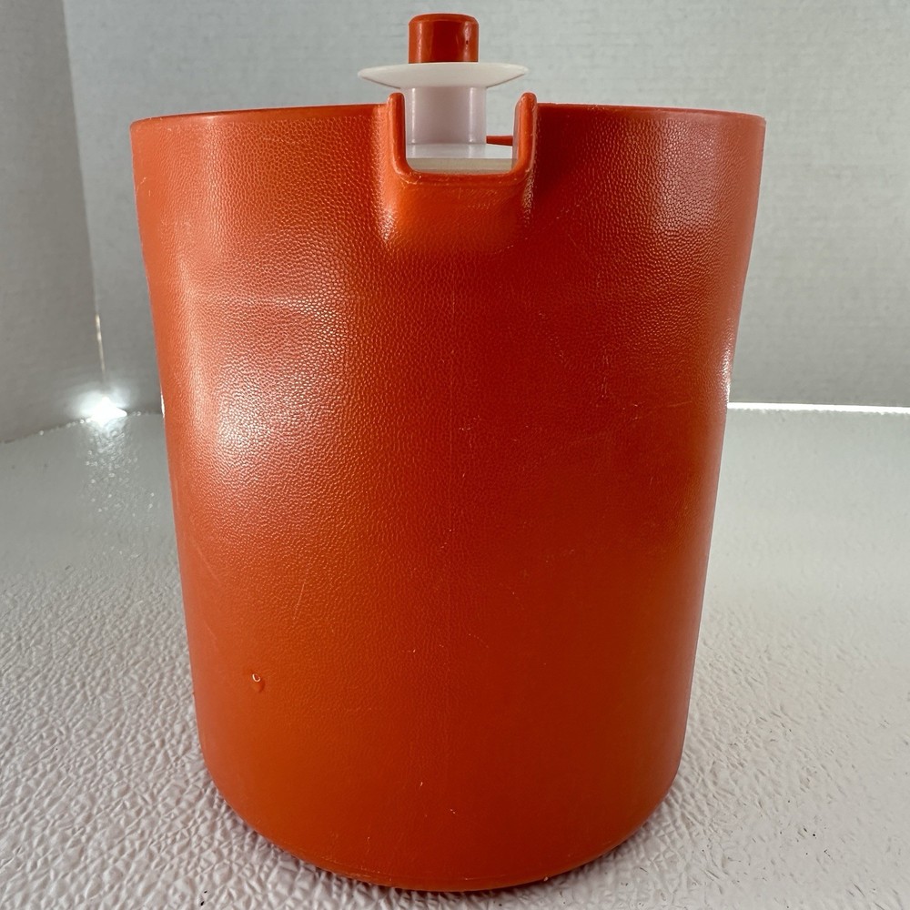 Vintage Tupperware #1575-5 Pitcher Orange Push Button Seal 1.5 QT