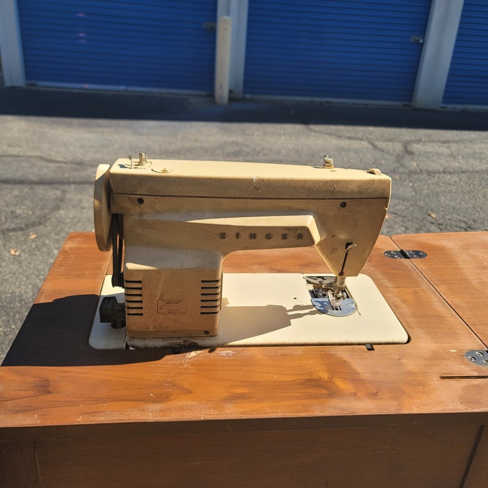 Vintage Singer 362 Sewing machine With Table