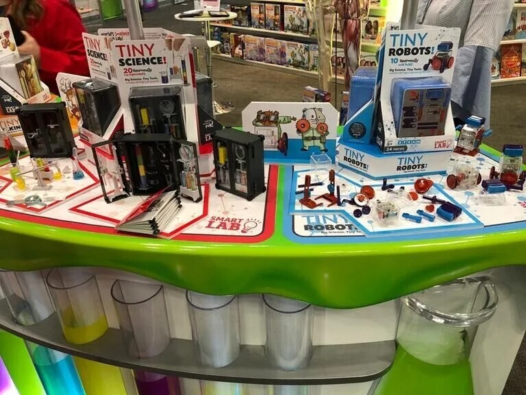 SmartLab Toys Tiny Science - 20 Enormously Fun Experiments. Big Science