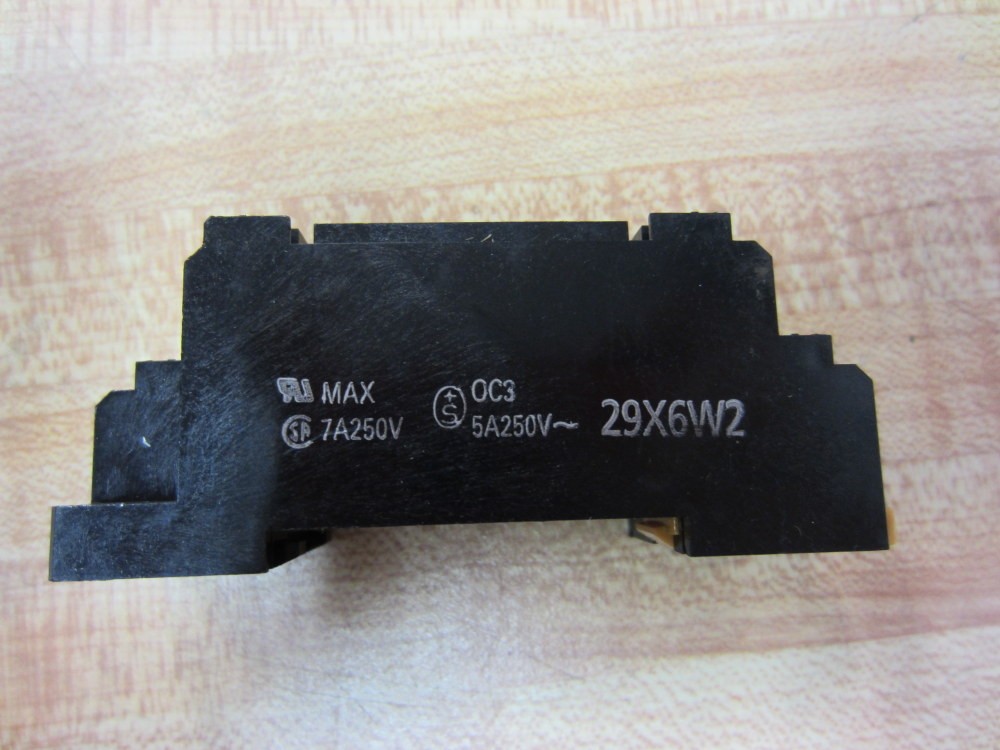 Omron PYF08A-E Relay Socket (Pack of 5)