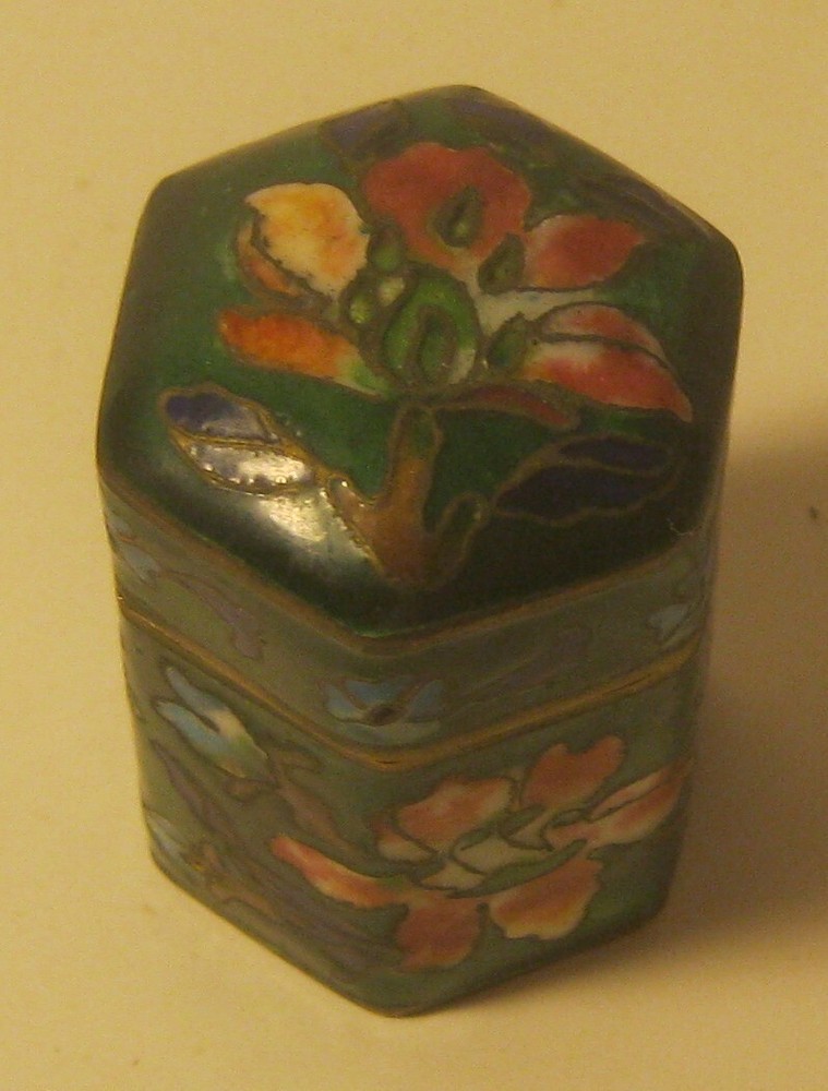 Lovely Small Asian CLOISONNE Snuff Box HEXAGONAL Shape EXCELLENT Condition!!!