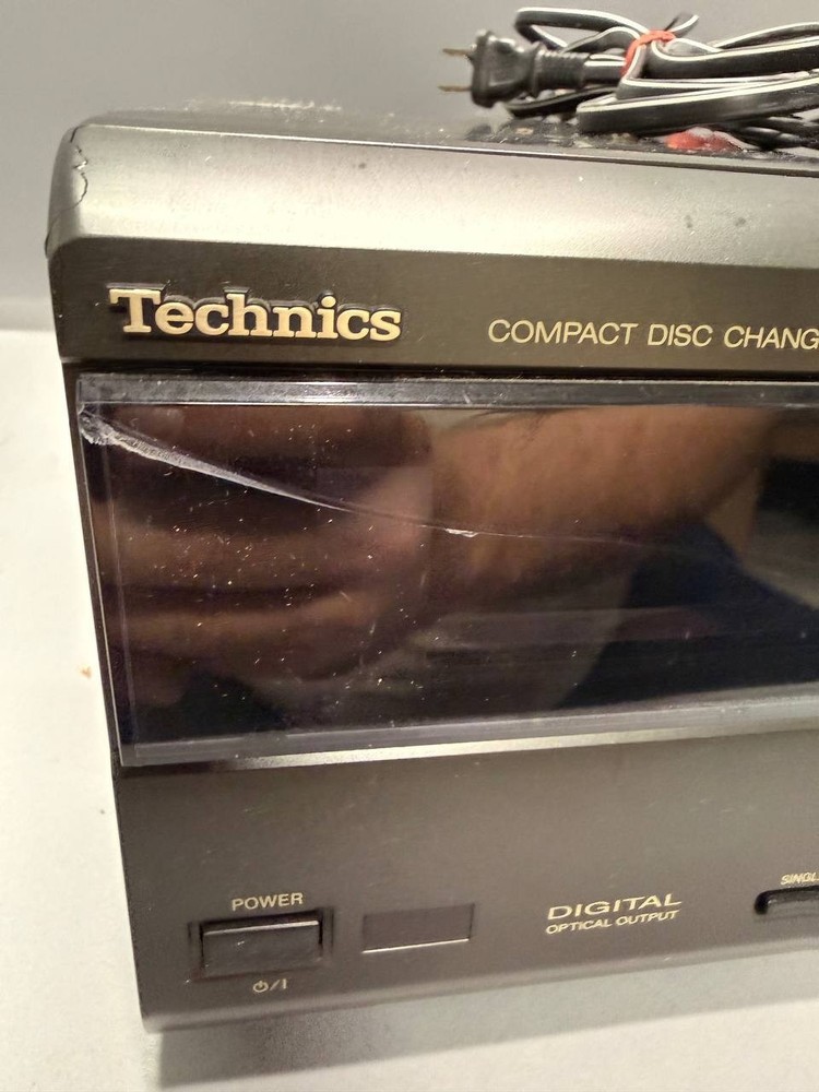 Technics SL-MC7 Compact Disc CD Changer Player w/ Remote – Works – Broken Corner