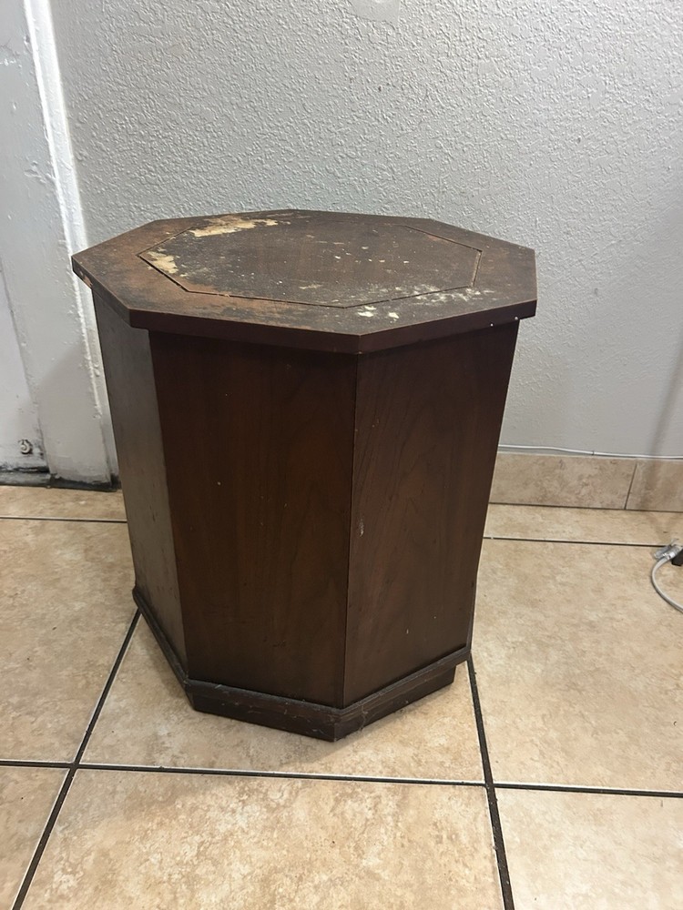 Middle Century Classic Drum Table ￼