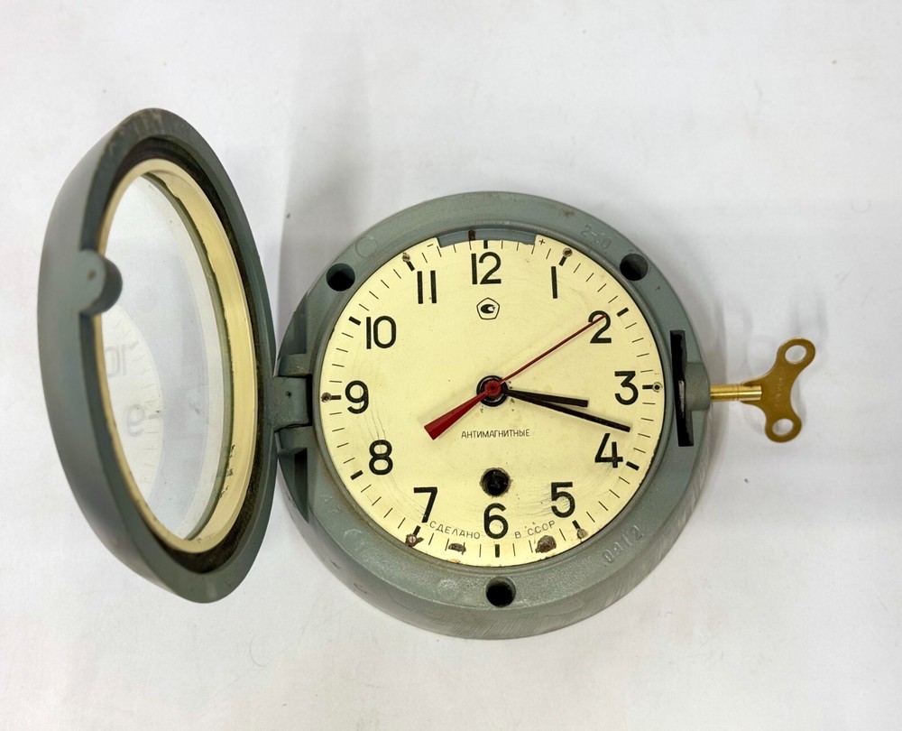 Russian Home Interior Design CCCP Key Winding Original Mechanical Wall Clock