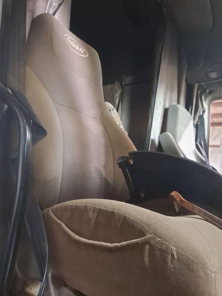 Replaces 2010 PETERBILT 387 FRONT SEAT ,  GA