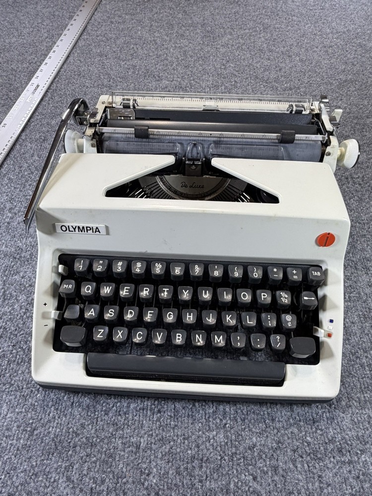 OLYMPIA De Luxe SM-9 Excellent Condition
