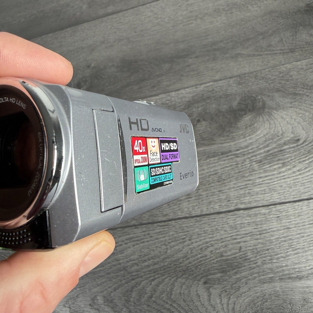 JVC Everio GZ-HM30SEK Camcorder Video Camera Digital Silver Untested