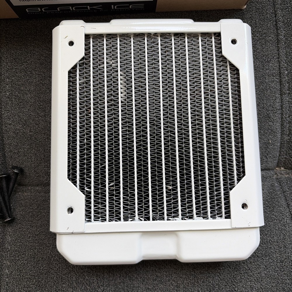 HardwareLabs Black Ice Advanced PC Radiator Nemesis 120GTS White