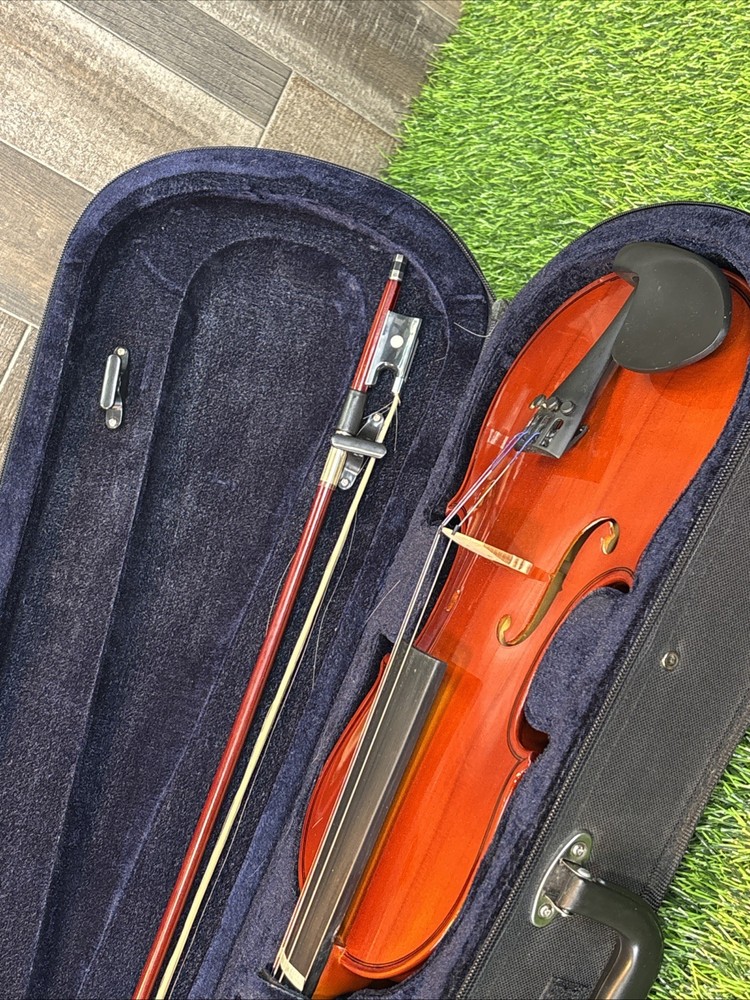Unbranded 4/4 Violin w/ Case & D’Addario Prelude Strings – Missing 1 String