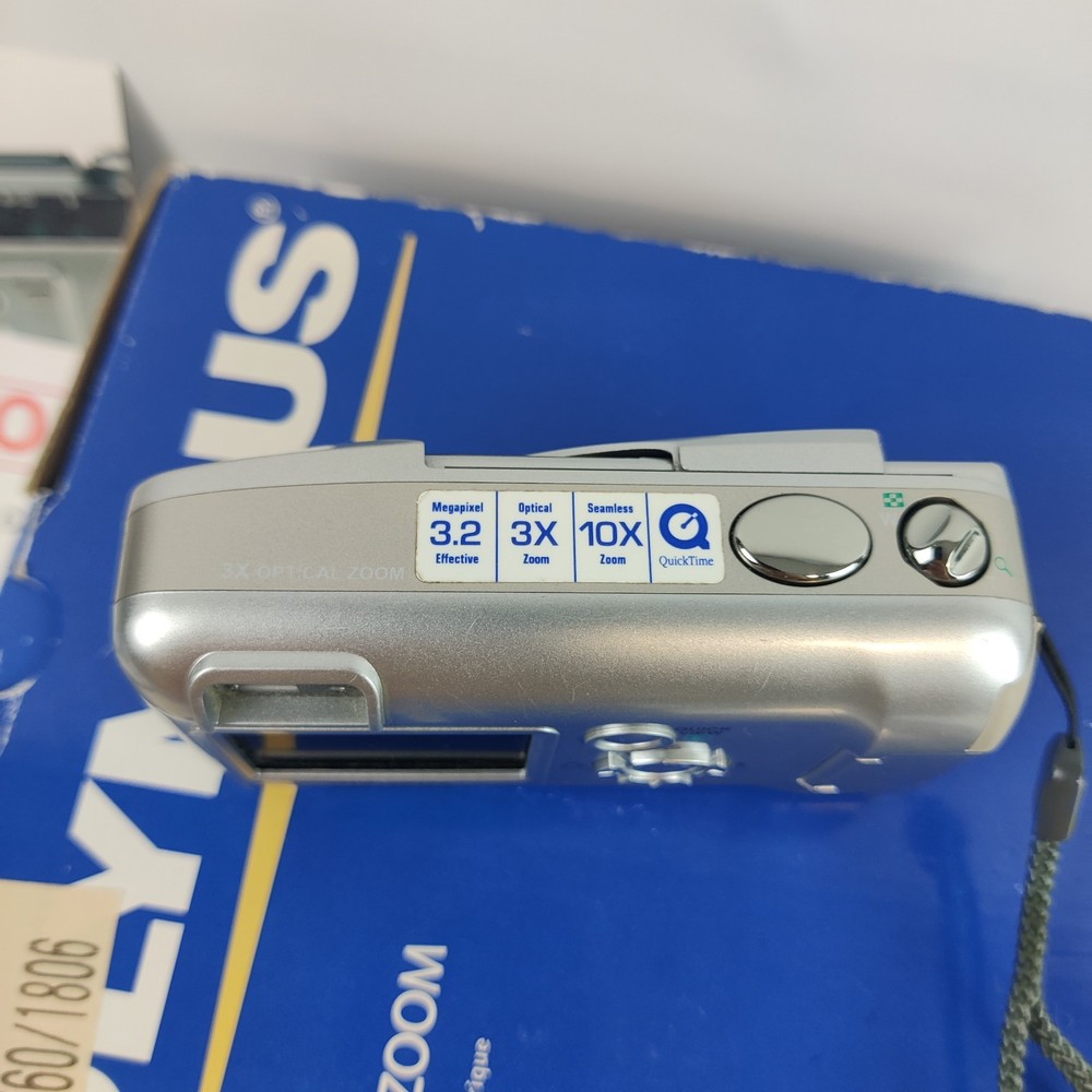 Olympus D-575 Compact Digital Camera Silver Tested Boxed plus memory card