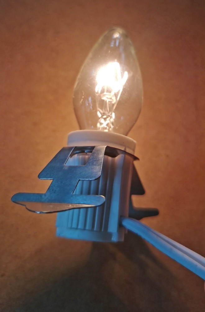 C7 Blowmold Replacement Light Socket W/ Bulb (simular To empire & General foam)