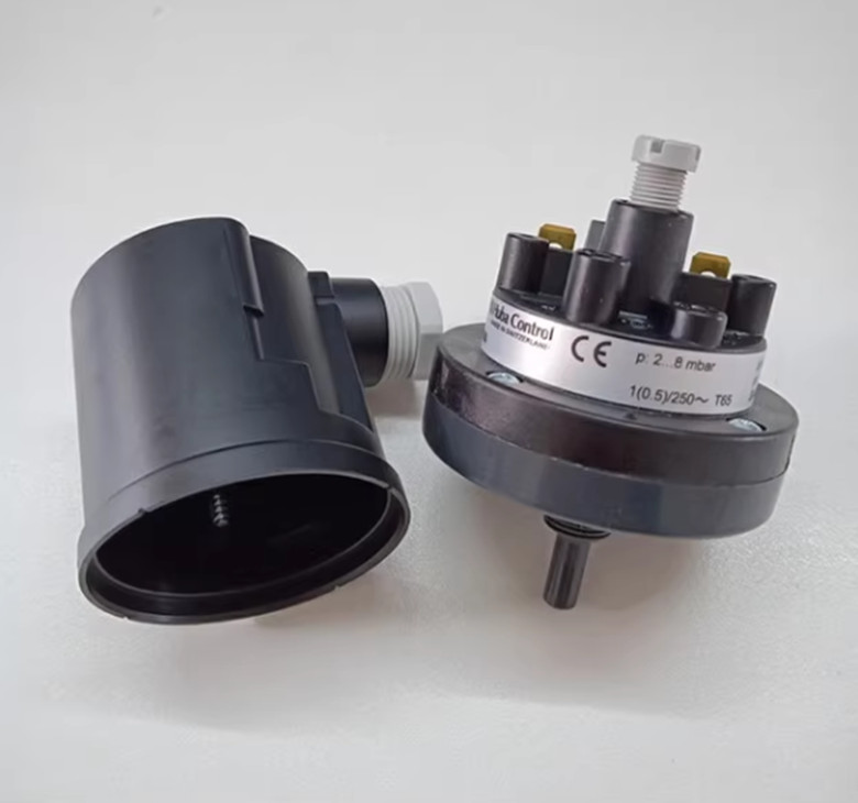 HUBA pressure switch 620.9100 2-8MBAR with casing