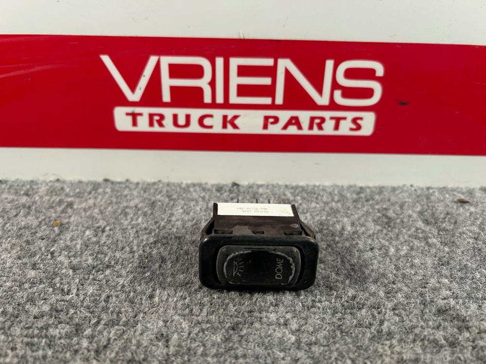 FREIGHTLINER A06-30769-084 SWITCH-DOME LIGHT