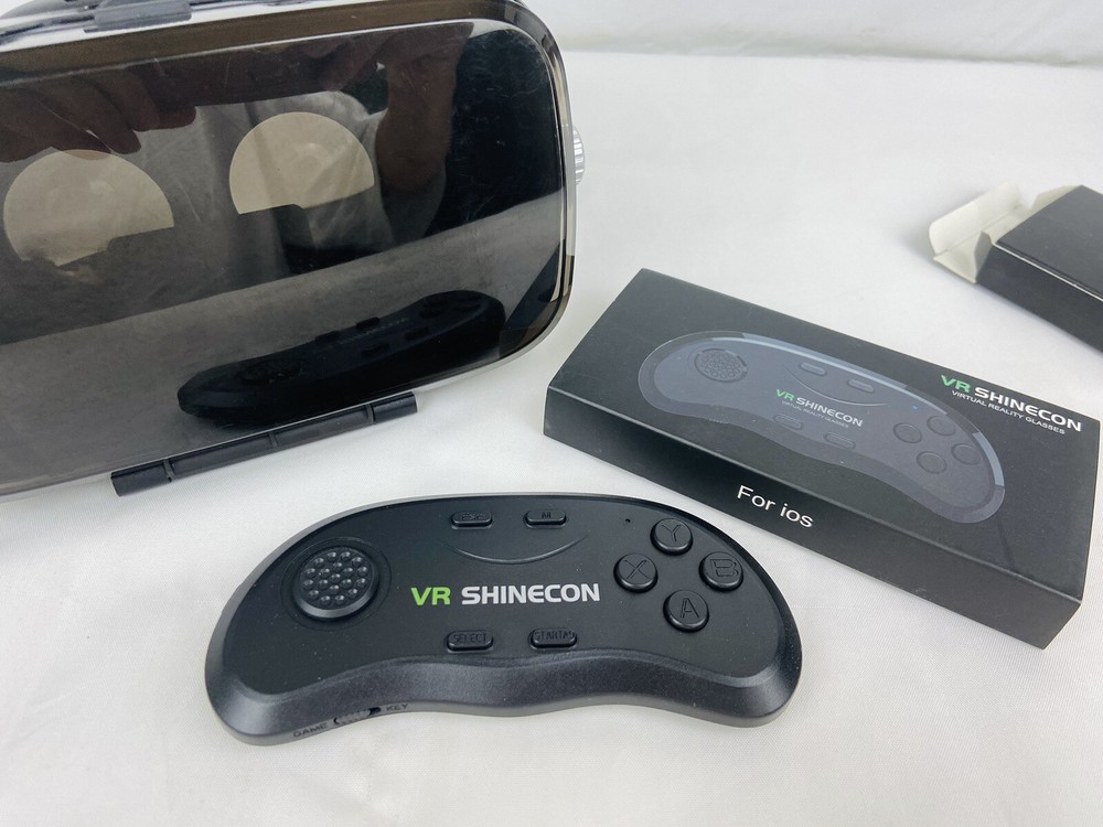 EVR Universal VR Mobile Headset for Smartphones Virtual Reality 3.0 w/Controller