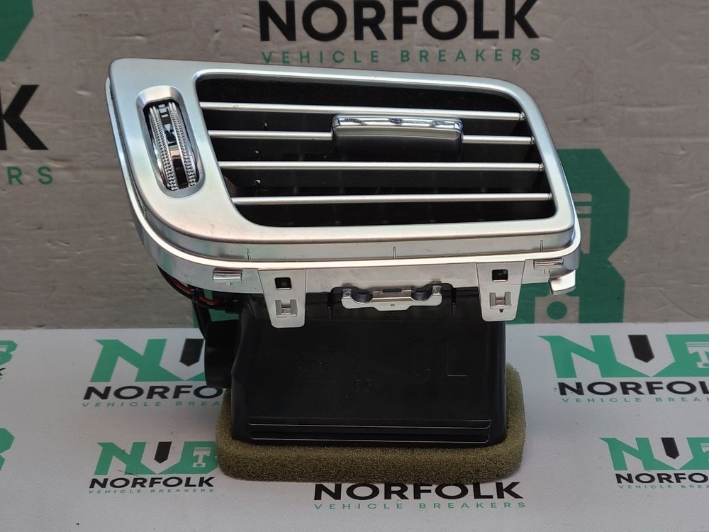 Mercedes CLS C218 Dash Vent Left Side Outer A2188300954