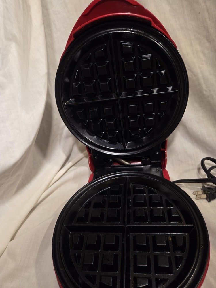 Waffle Maker Farberware Nonstick Used 1 Time Red Ctrl Bake Dial
