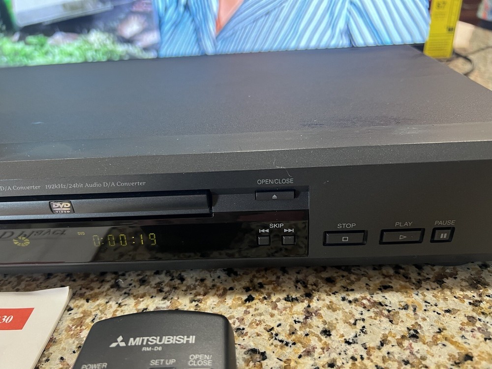 Mitsubishi DVD Player DD-4030 w/ Manual and Remote