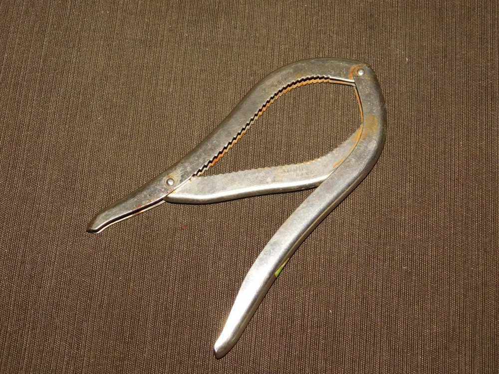 VINTAGE KITCHEN 6" LONG MOULI USA  MULTI CRACKER NUT CRACKER