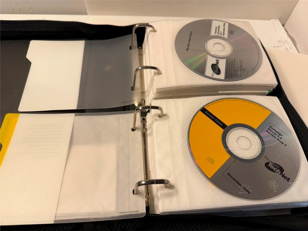 2 Microsoft Technet Plus CD Subscription Binder 76 Discs Early 2000s + Extras