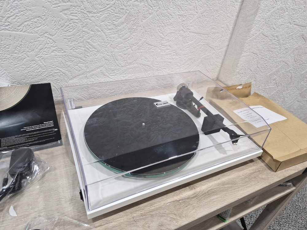 Pro-Ject - T2 Turntable - Satin White
