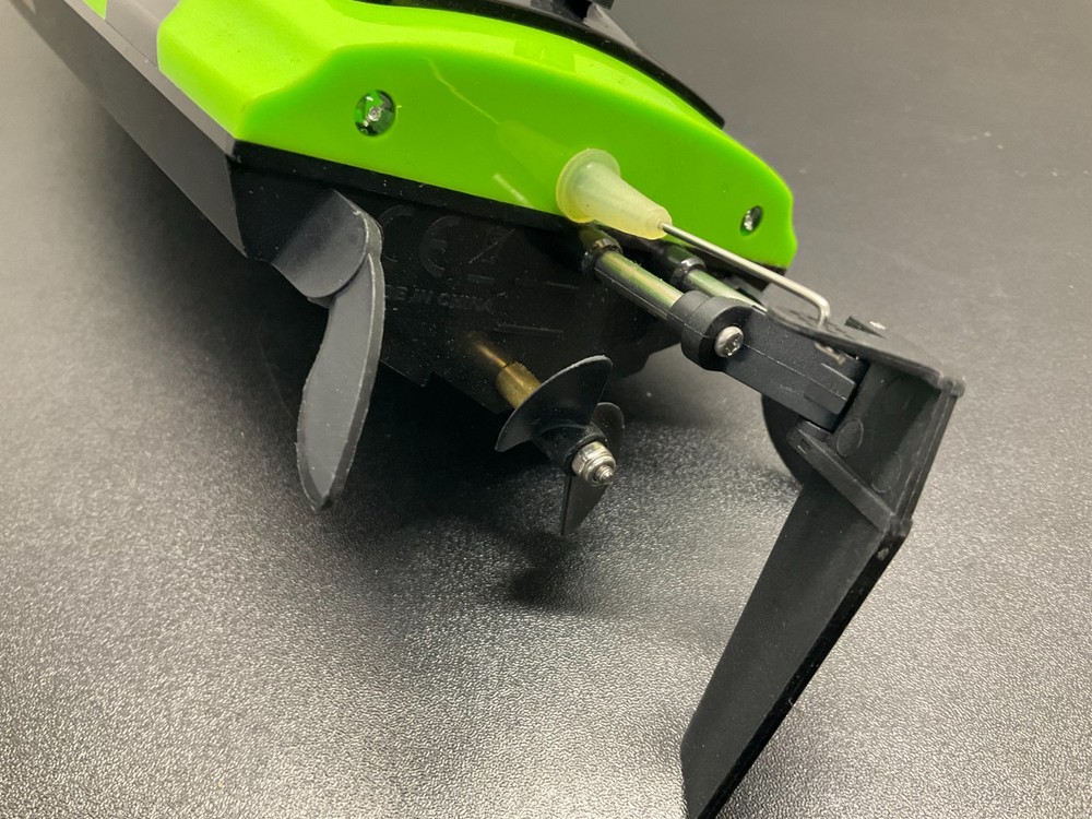 DEERC RC Boat LED Light 20MPH Self Righting Racing Boat 30 Mins