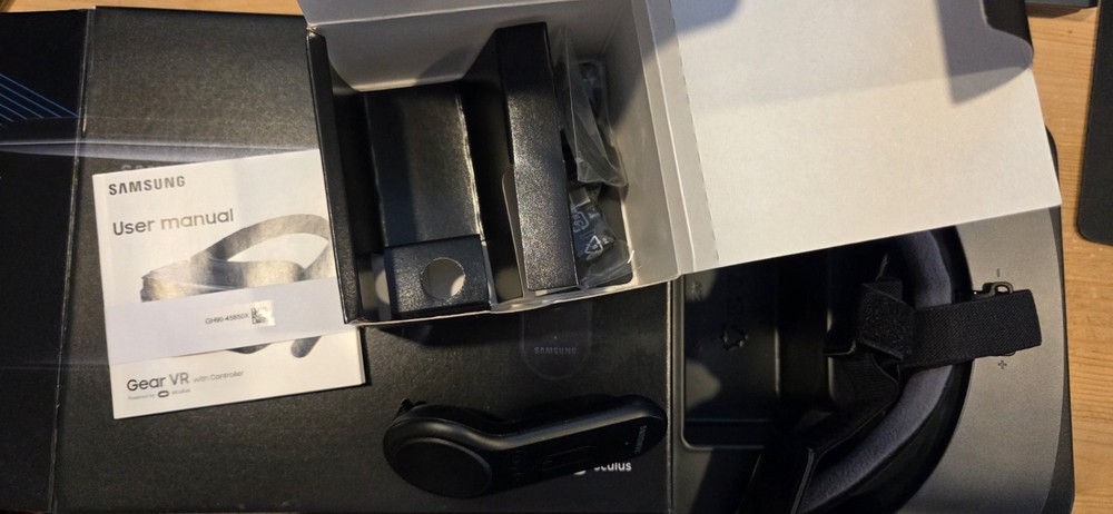 Samsung SMR324 Gear VR with Controller - Black