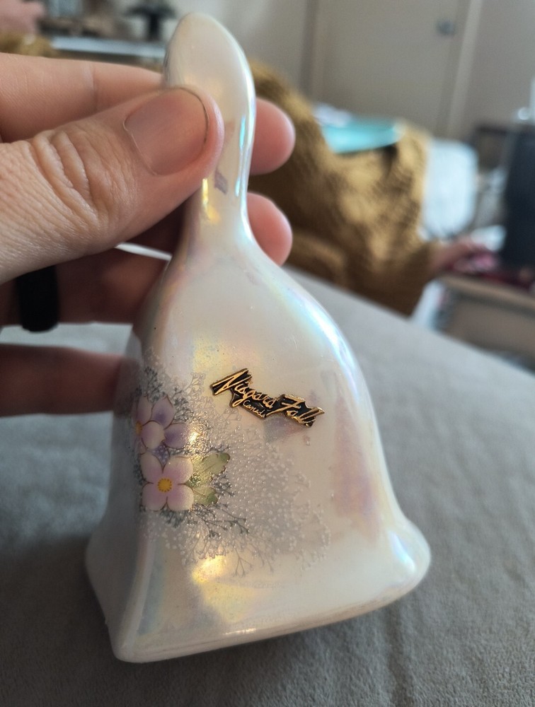 Niagra Falls Ceramic Bell With Flowers