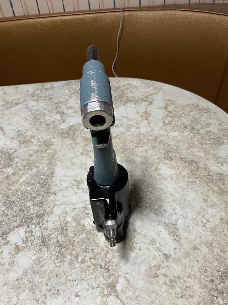 G 702 cherry nutplate riveter