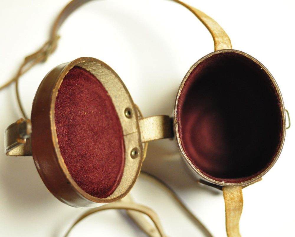 Brown leather oval lens case as shown. READ.
