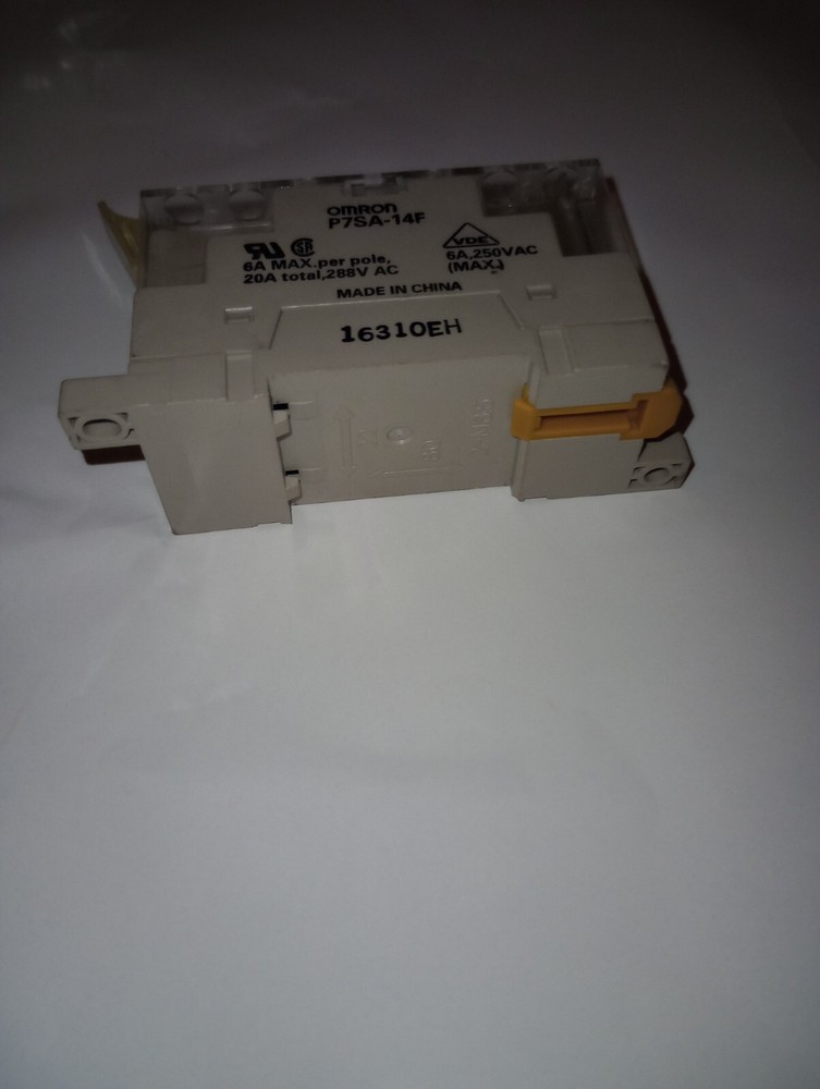 NEW GENUINE OMRON P7SA-14F RELAY SOCKET
