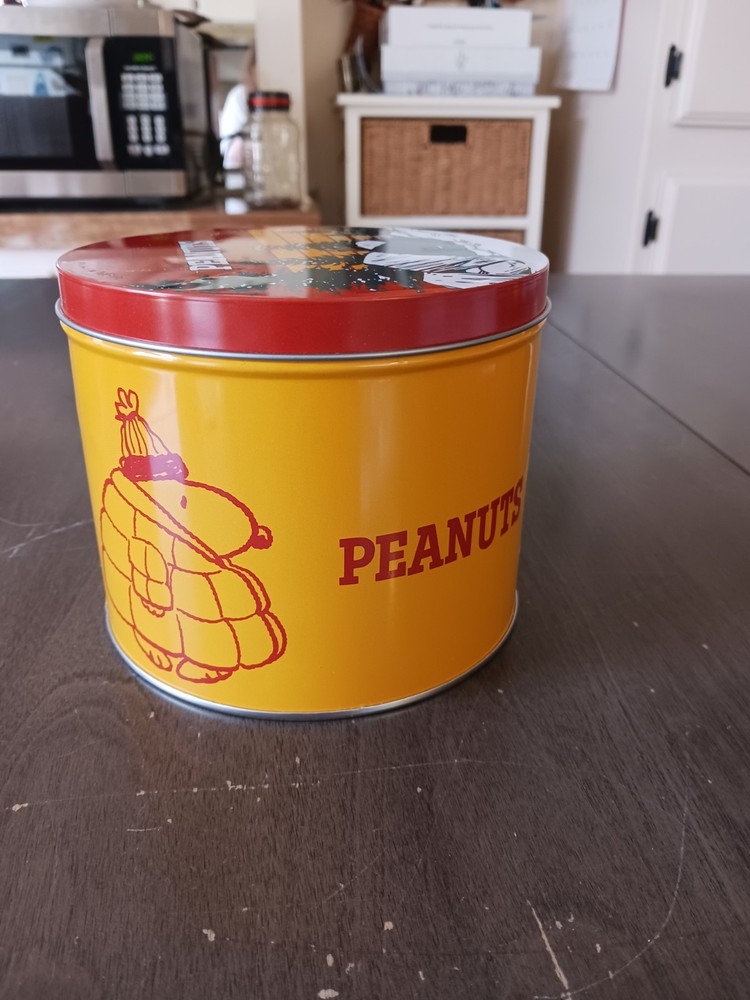 2024 Peanuts Warm and Cozy Keepsake Tin