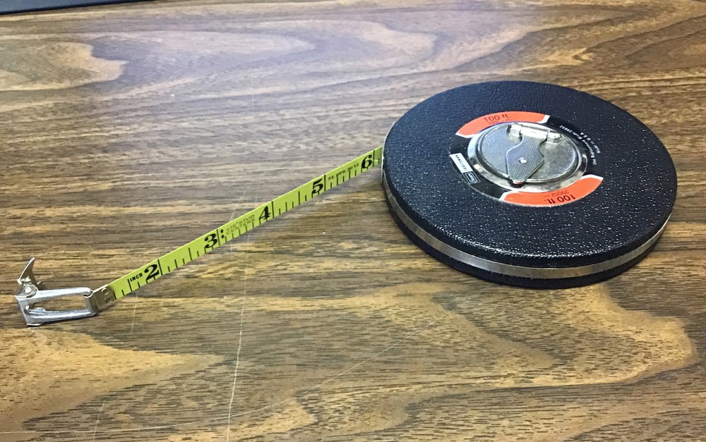 LOT - Multiple Long Distance Tape Measurers