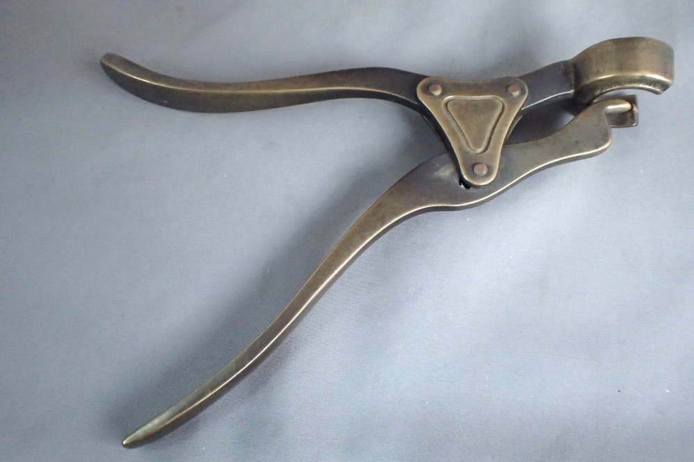 ANTIQUE SOLID BRASS SINGLE LEVER CORKSCREW BOTTLE OPENER ENGLAND