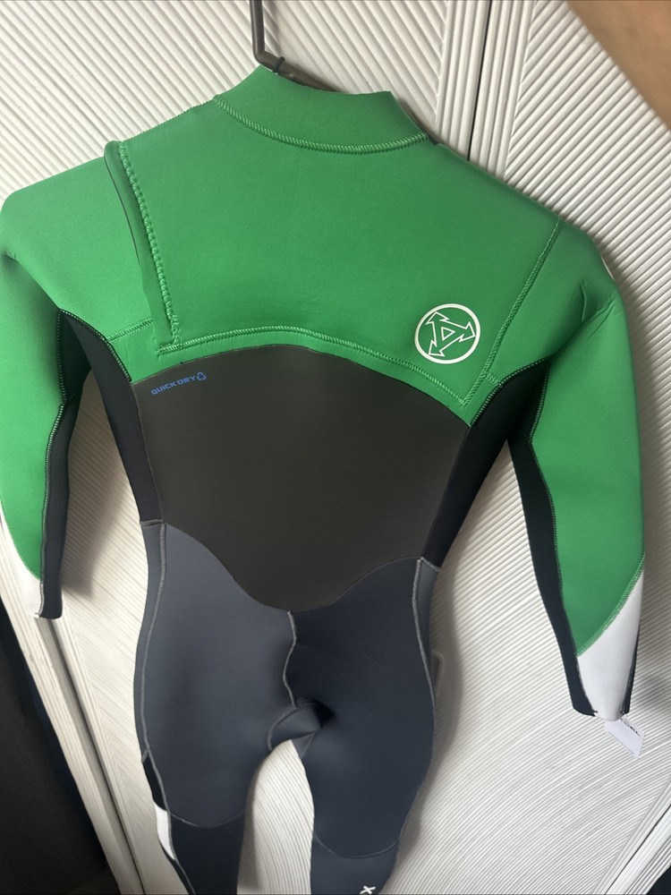 4/3 Xcel Boys Size 12 Wetsuit