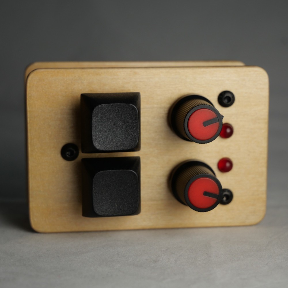 madMidiMiniClassicPlus Midi Controller 2 buttons, 2 potentiometers, 2 LEDs