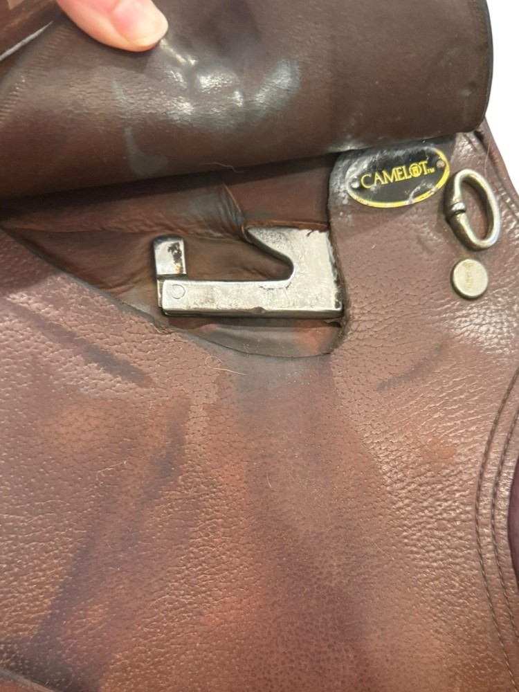 Camelot Leather 17” M English Saddle