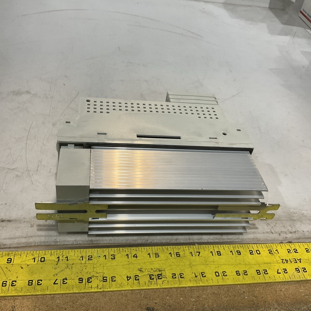 LENZE ECSEA008C4B SERVO DRIVE VARIABLE FREQUENCY CONTROLLER INVERTER XE25