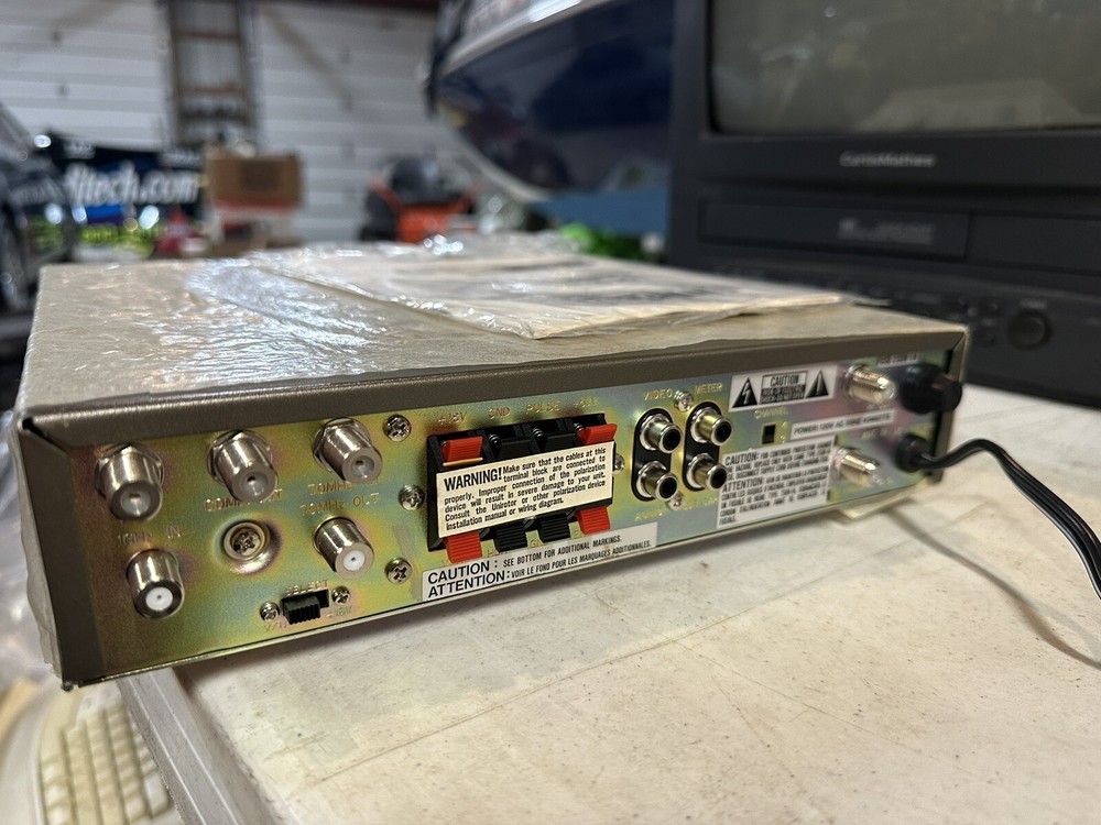 Uniden UST-5000 Satellite Receiver With Manual Powers On