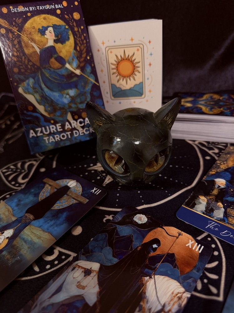 🌙 Tarot Gift Set – Azure Arcana Deck with Cloth & Cat Statue