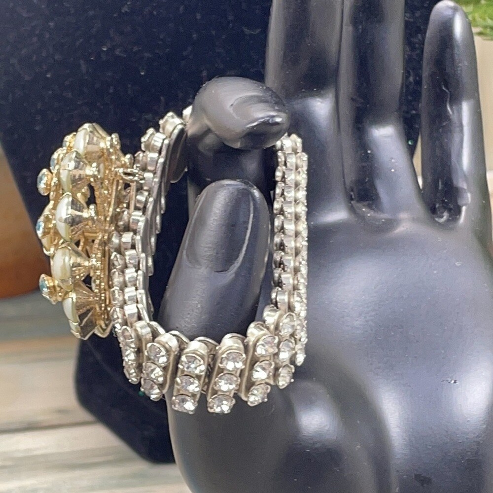 Adorned Crown Artisan Assemblage Stretch rhinestone blue cluster bracelet