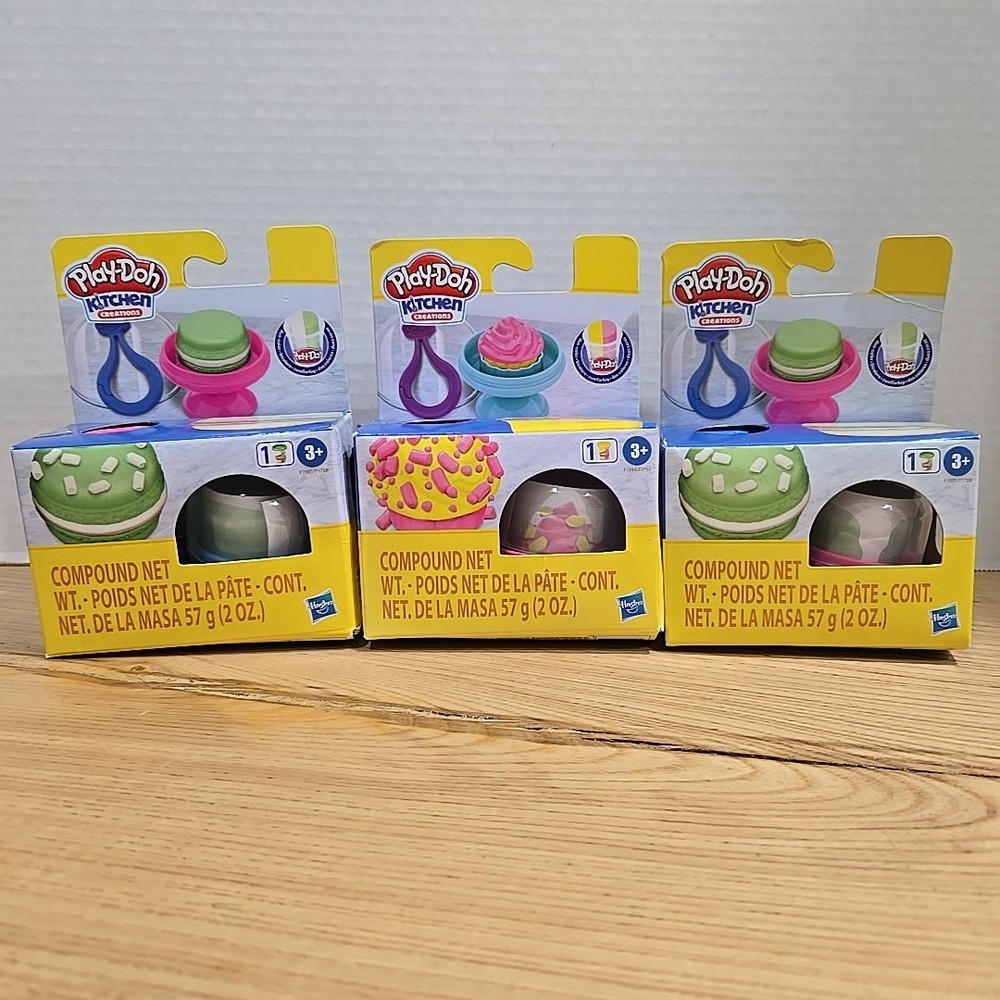 Play Doh Kitchen Creations 3 Sets Macarons and Cupcake Age 3+