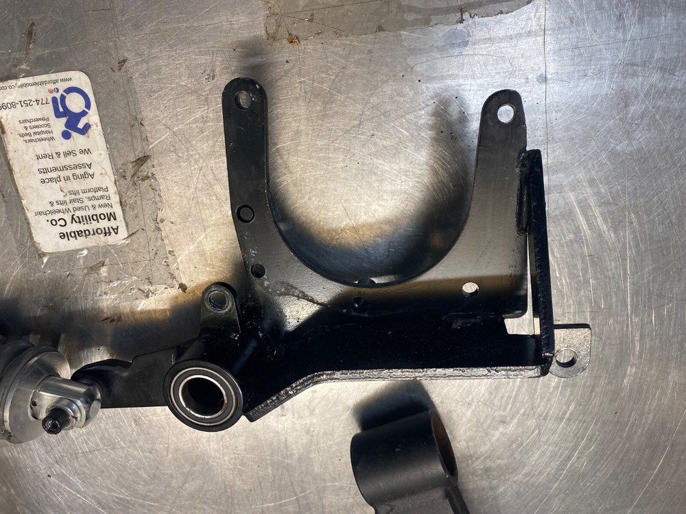 Quantum Edge Front Caster Shock Strut Fork Assembly B6/30