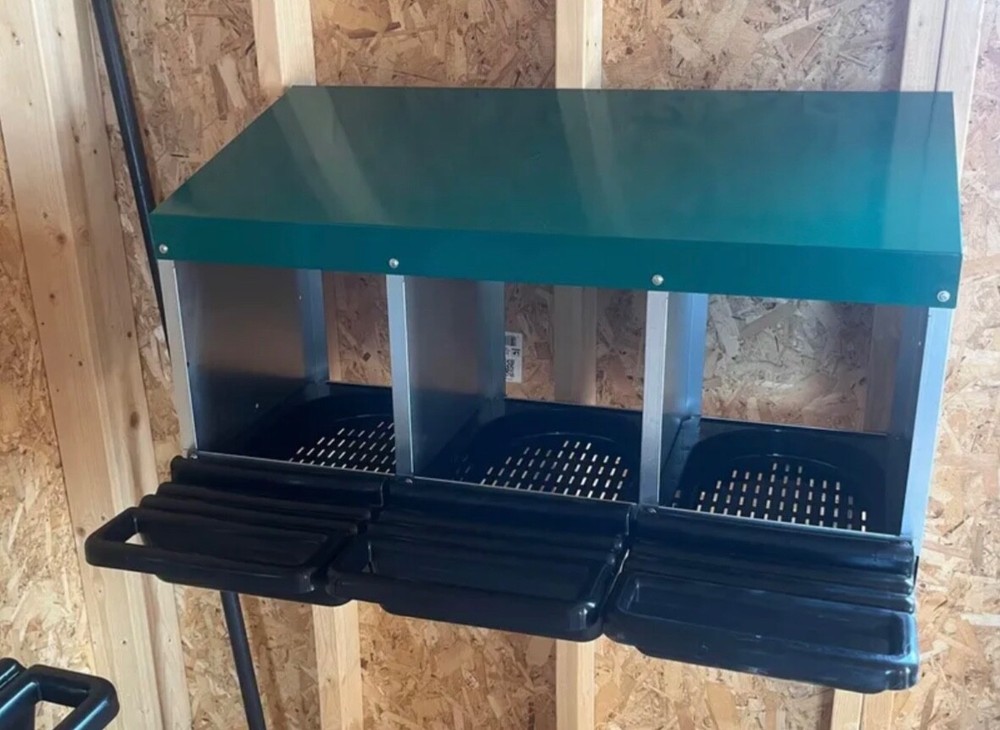 4 Hole Chicken Nesting Boxes Metal Chicken Egg Laying Box with Perch