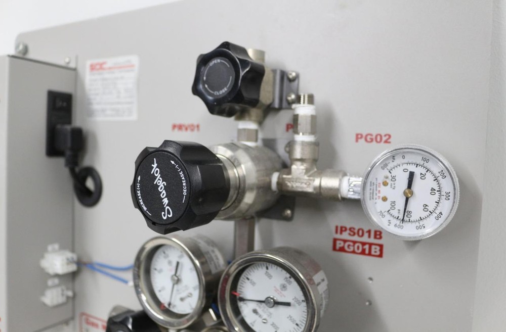 SDC SymplicityHP Semi-auto High-Purity Gas Panel