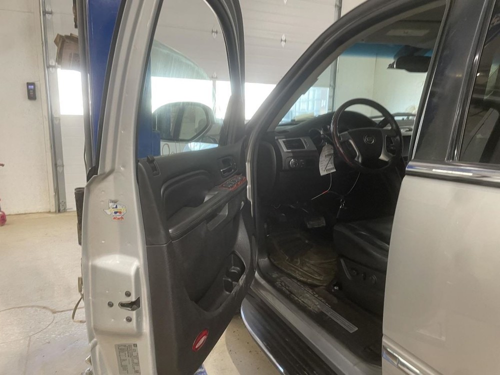 Fuse Box Engine Fits 10-14 ESCALADE 1067648