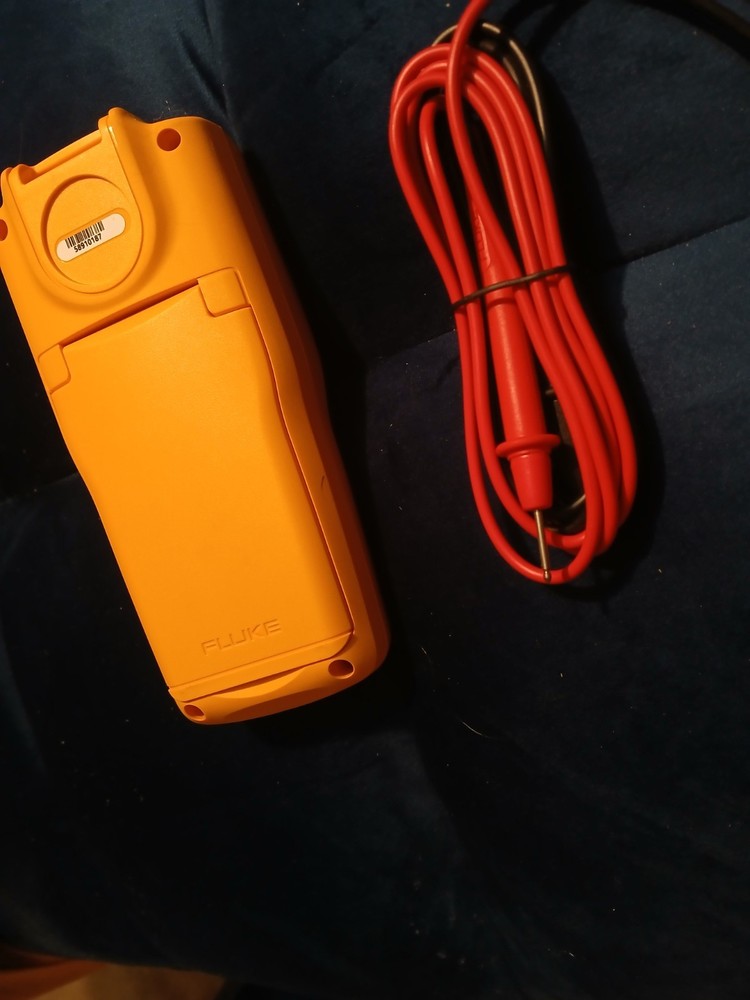 FLUKE 714B Thermocouple Calibrator