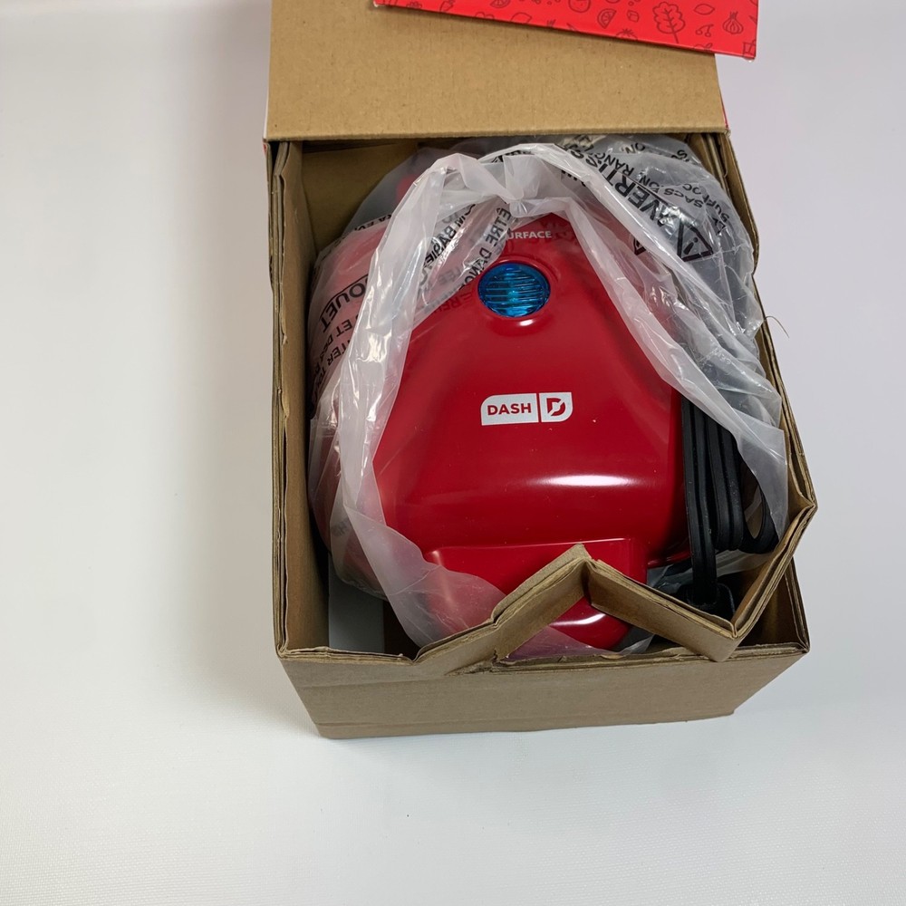 Red Dash Egg Bite Maker Fast Heating w/4 Silicone Cups & Recipe Guide