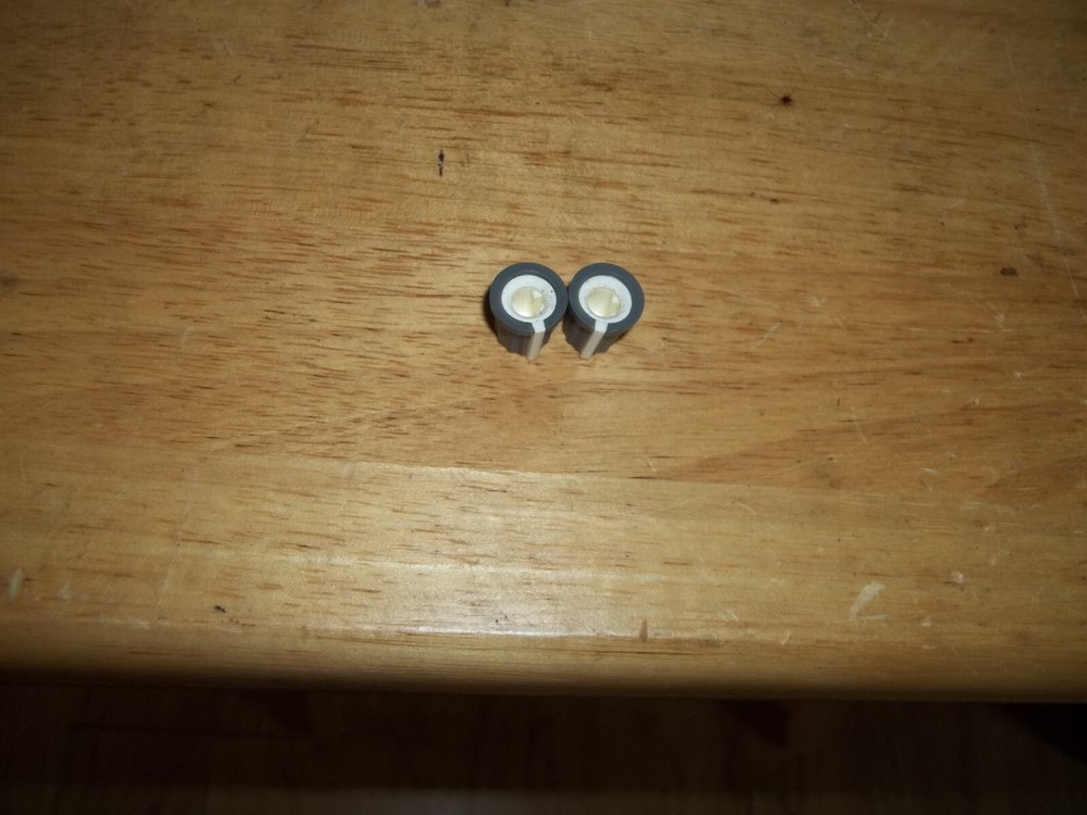 Soundtracs 32-4-2- Studio Mixer White Top Knobs (2)